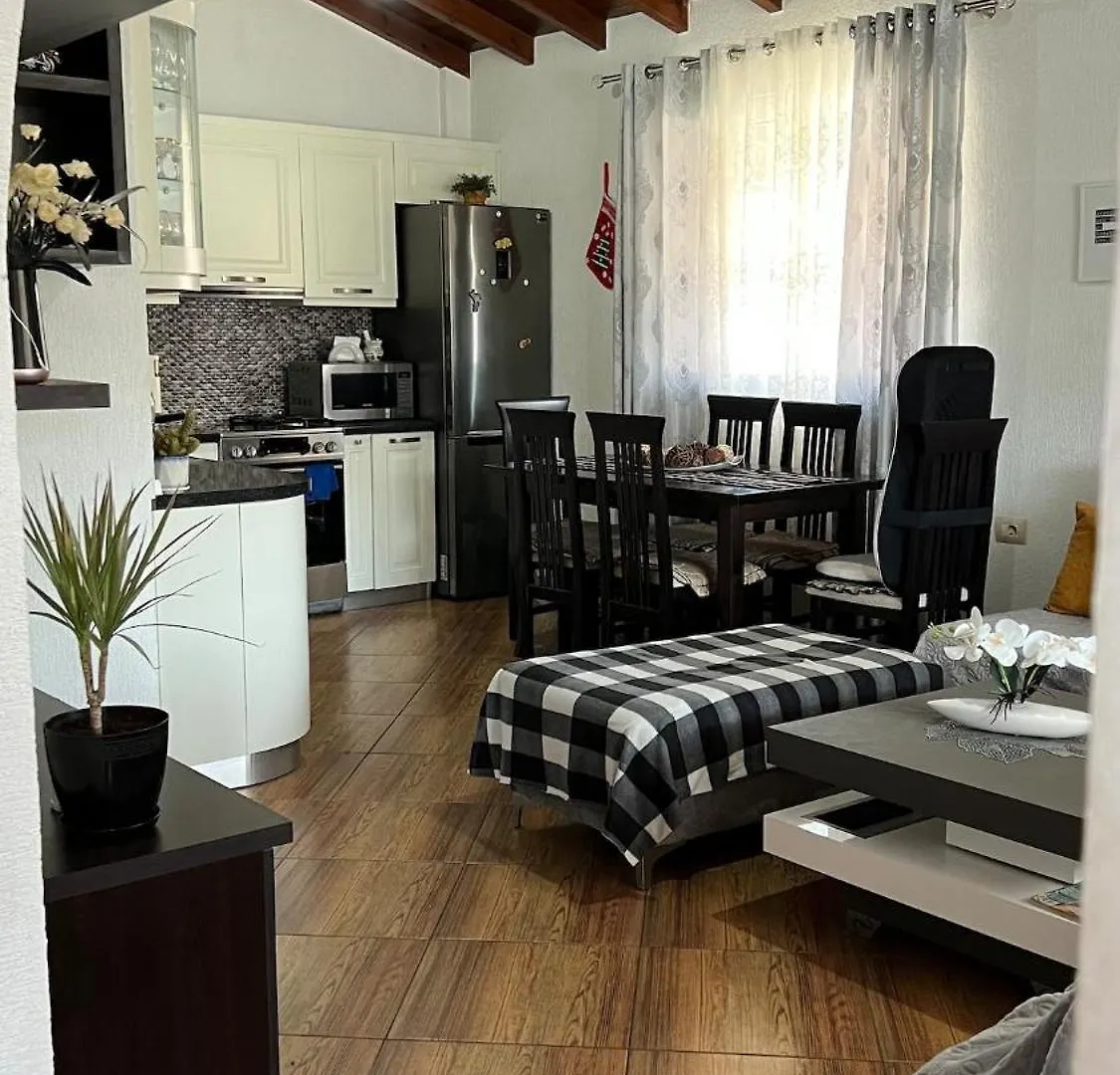 Large Budget Apartment Durrës