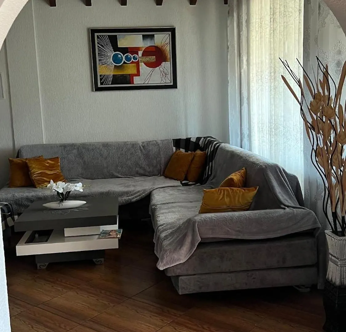 Large Budget Apartment Durrës 0*,  Albânia